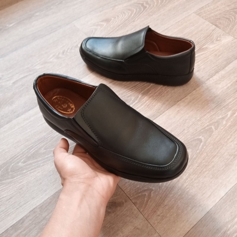 صباط ميدكال اسود مصنوع من الجلد